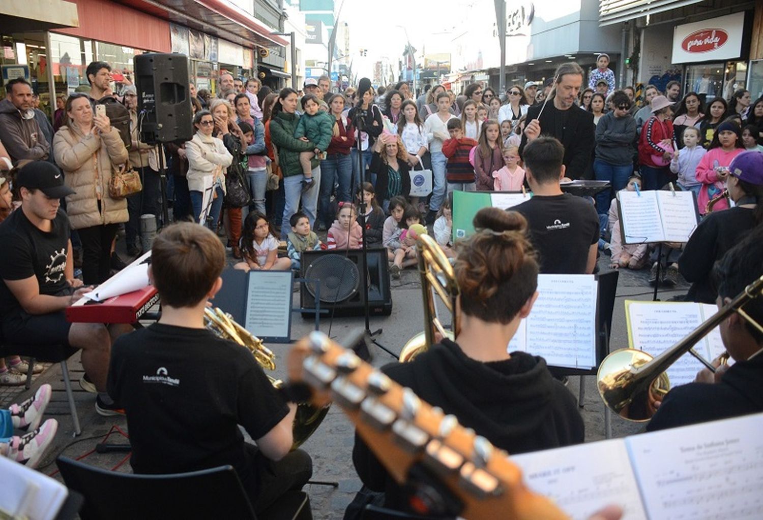 Con música, payasos y mucha literatura, terminó ayer la Fiesta del Libro Infantil