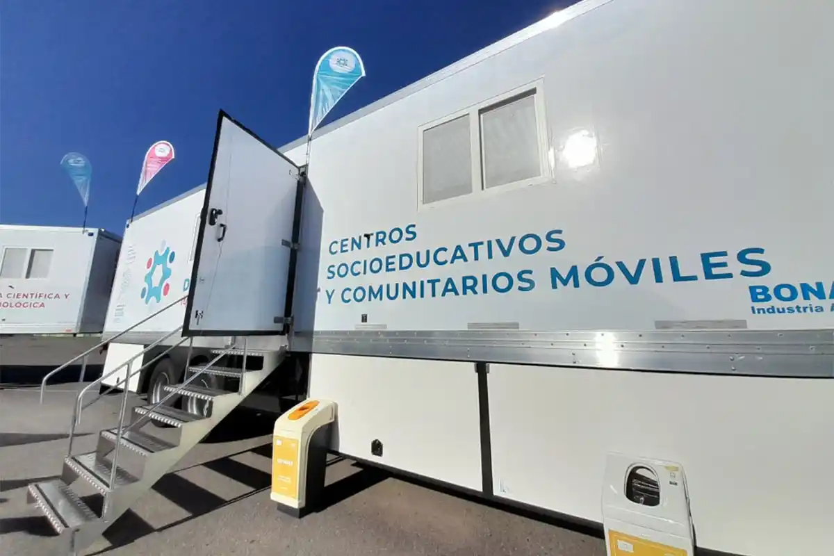 Centros socioeducativos y comunitarios móviles de la Provincia.