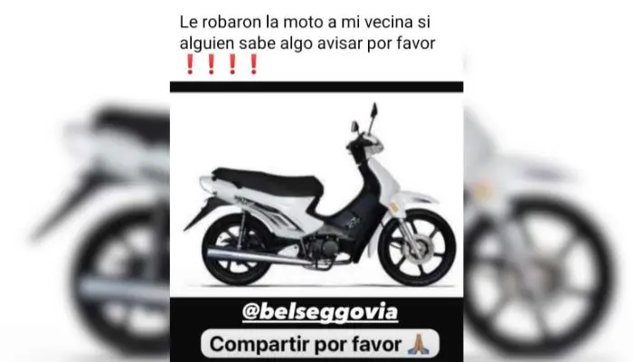 Llegaba a su casa de trabajar y le apuntaron con un arma: le robaron la moto y la mochila