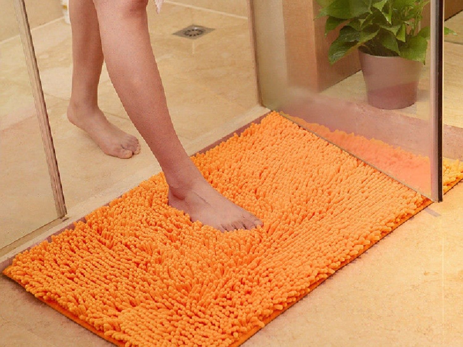Alfombras: el objeto práctico, cálido y seguro que no puede faltar en el baño 