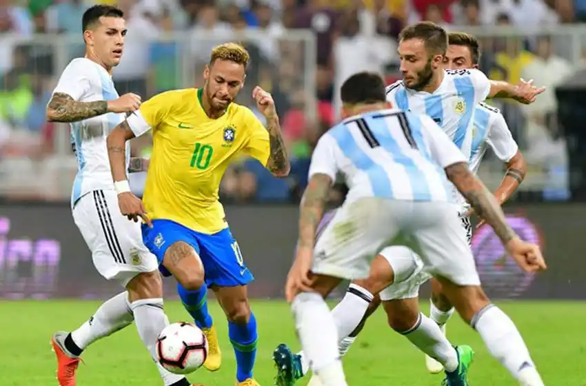 Pese a dejar una buena imagen, Argentina perdió sobre la hora ante Brasil