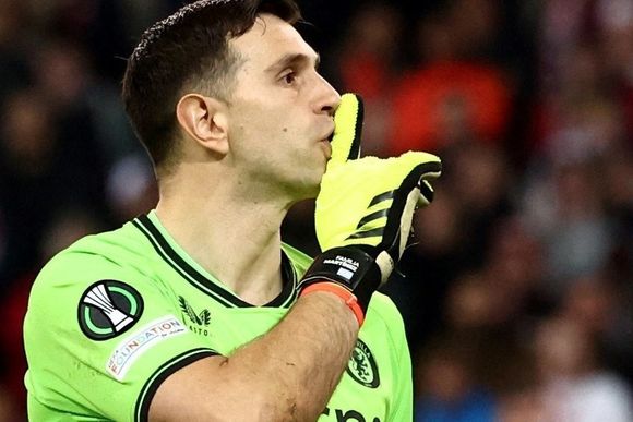 “Dibu” Martínez, héroe otra vez en los penales contra el Lille