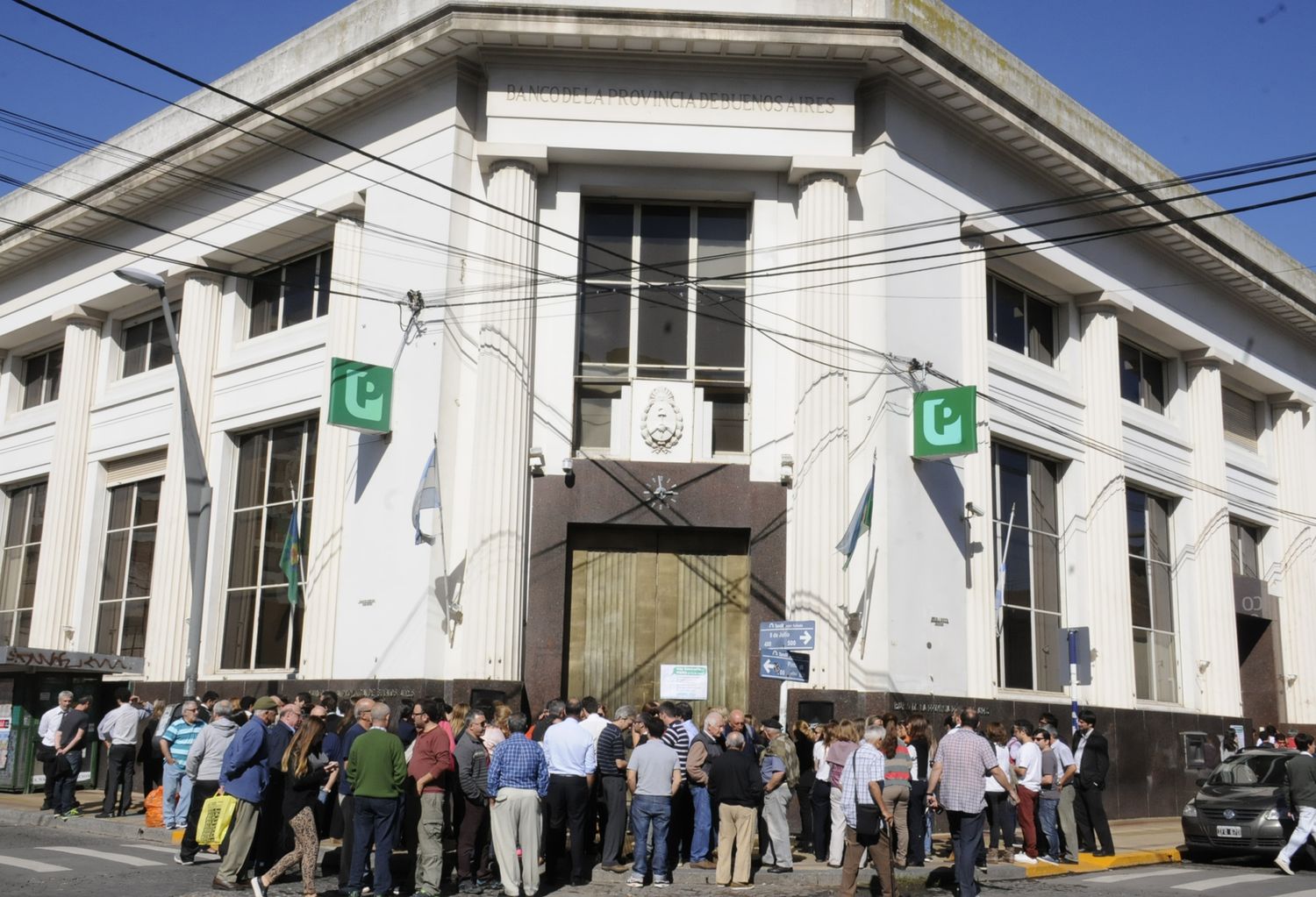 Bancarios lanzaron un paro nacional para el viernes de la próxima semana en reclamo de aumento salarial