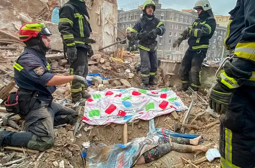 Un niño de diez años muerto y al menos 23 heridos dejó un bombardeo ruso contra la ciudad ucraniana de Kharkiv