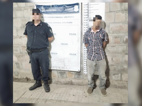 Detenido tras dañar la puerta de un auto