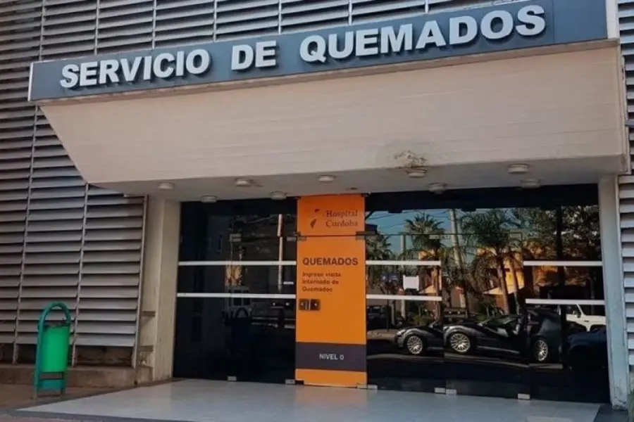 Recibió una descarga eléctrica cuando intentaba robar cables, cayó de un poste y está grave