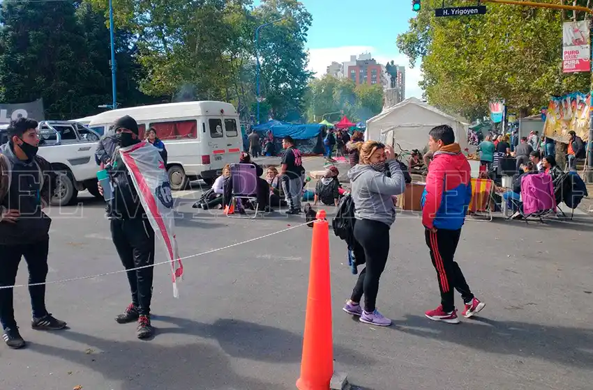Acampe en el microcentro: se sostendrá hasta que "Zabaleta nos dé una respuesta concreta"