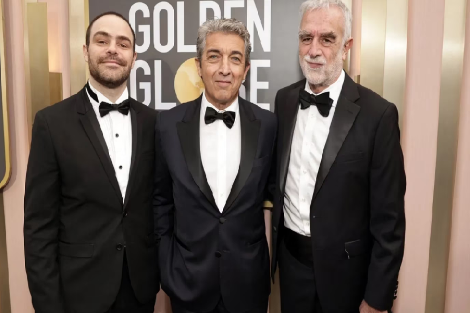 Peter Lanzani, Ricardo Darín y Luis Moreno Ocampo en la entrega de los Golden Globes