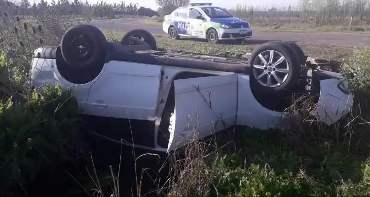 Un remis trucho  y robado casi provoca una tragedia