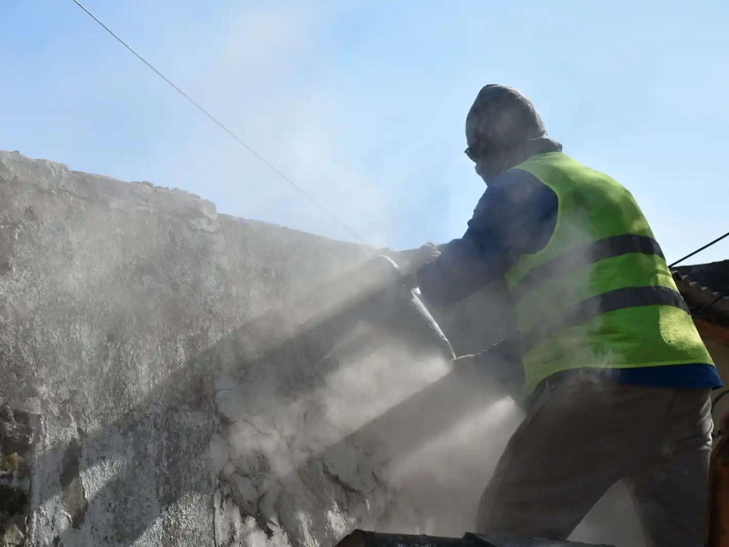 Derrumbaron dos búnkeres de droga en la región.