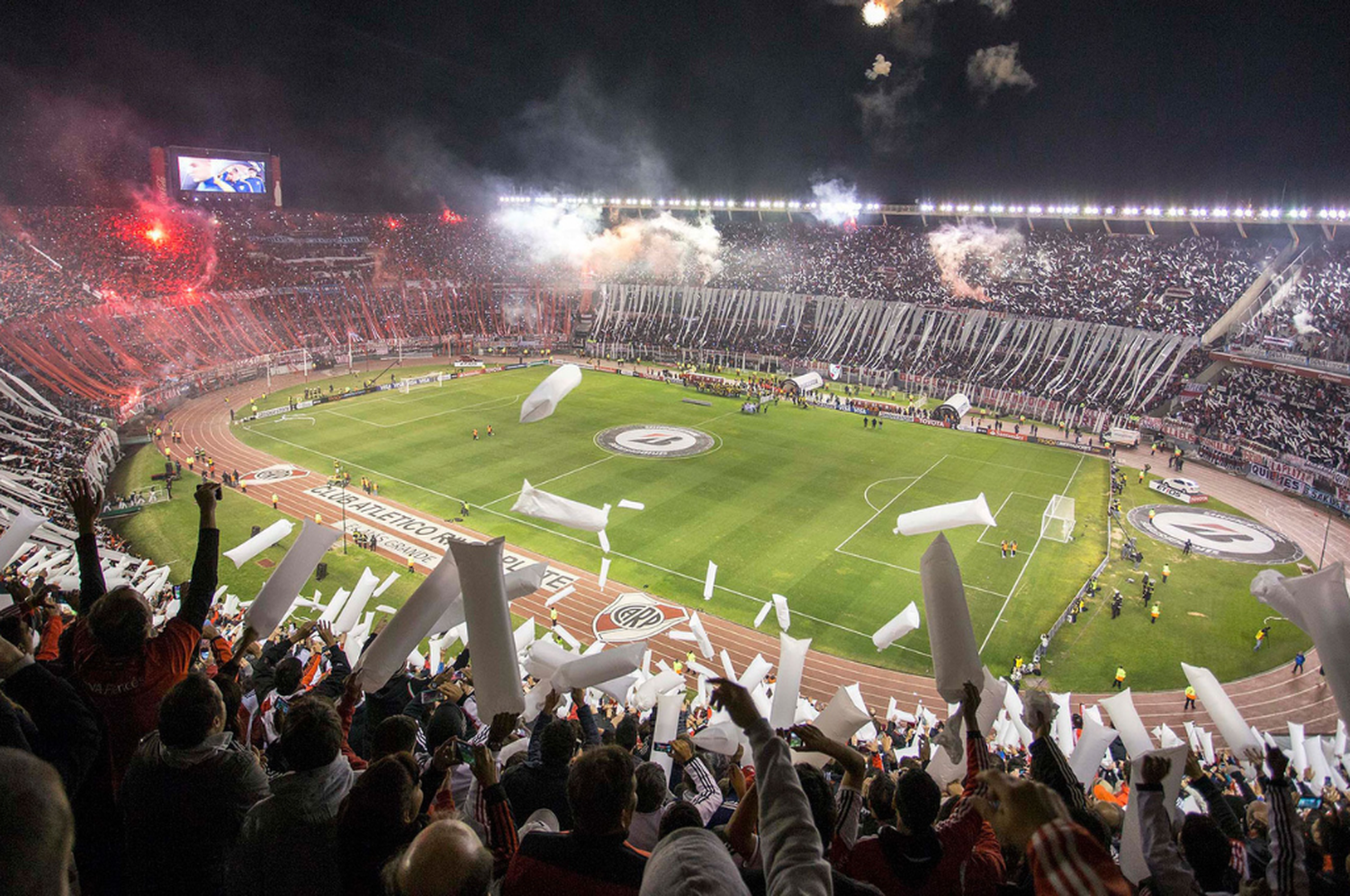 Estadio Monumental colmado de hinchas