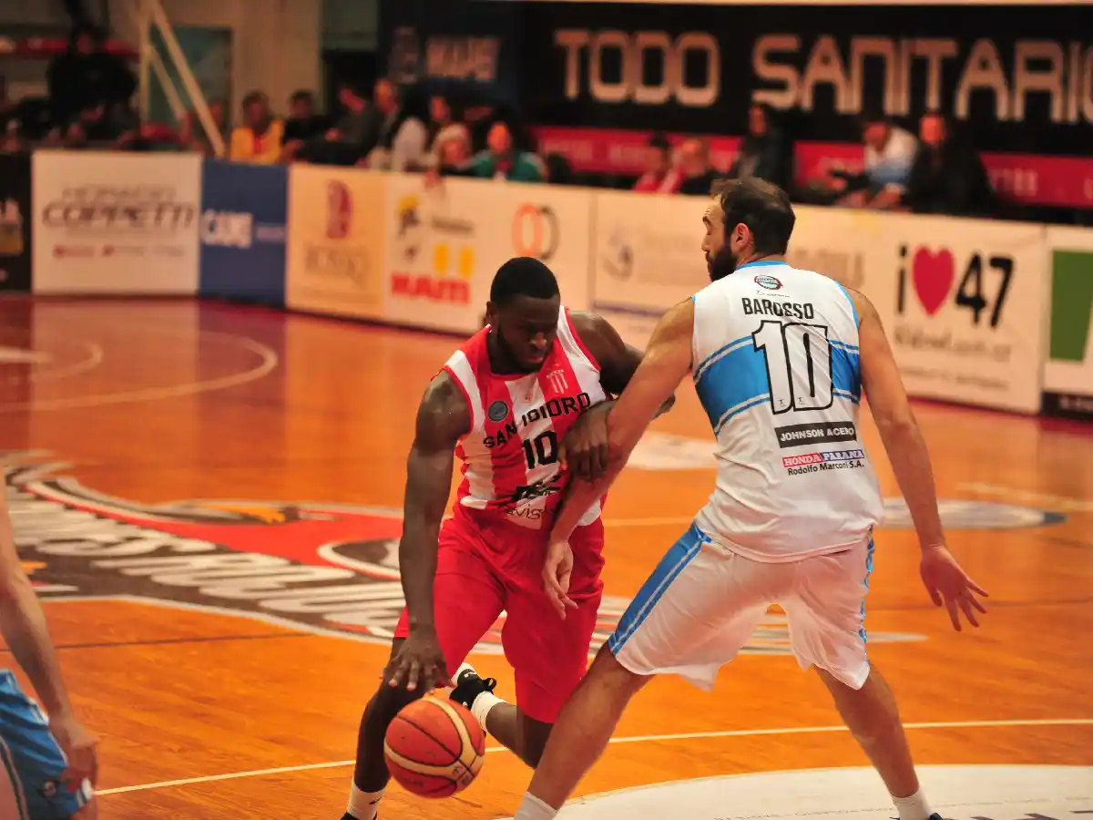 Cambronne no vendría y buscan a otro extranjero