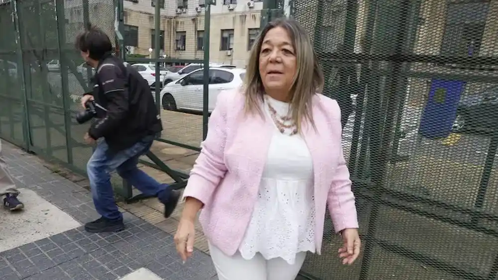 La escribana Nechevenko a la salida de tribunales.