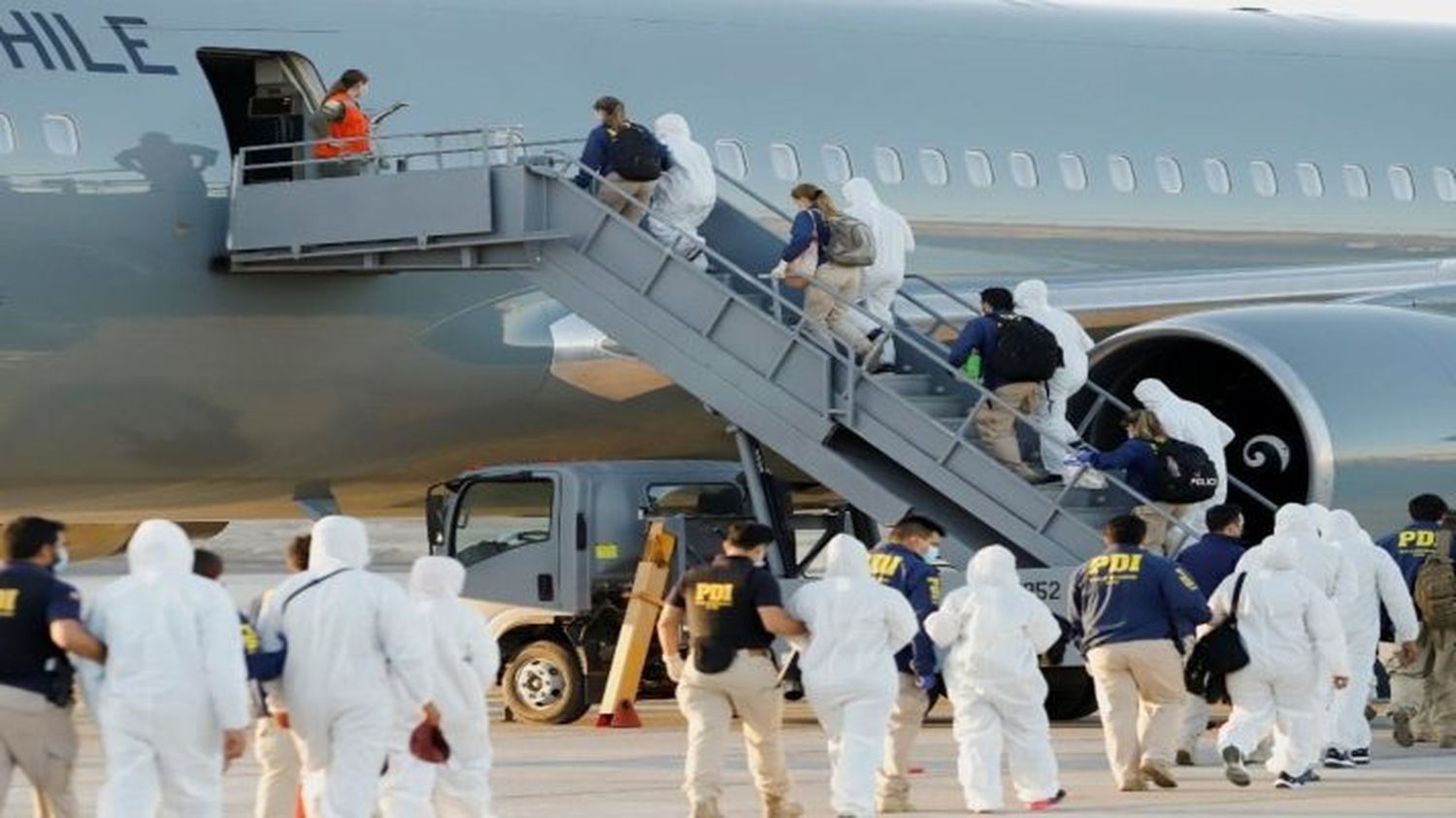 “NO CUMPLEN CON EL DEBIDO PROCESO: Human Rights Watch pide a Chile poner fin a las deportaciones de venezolanos