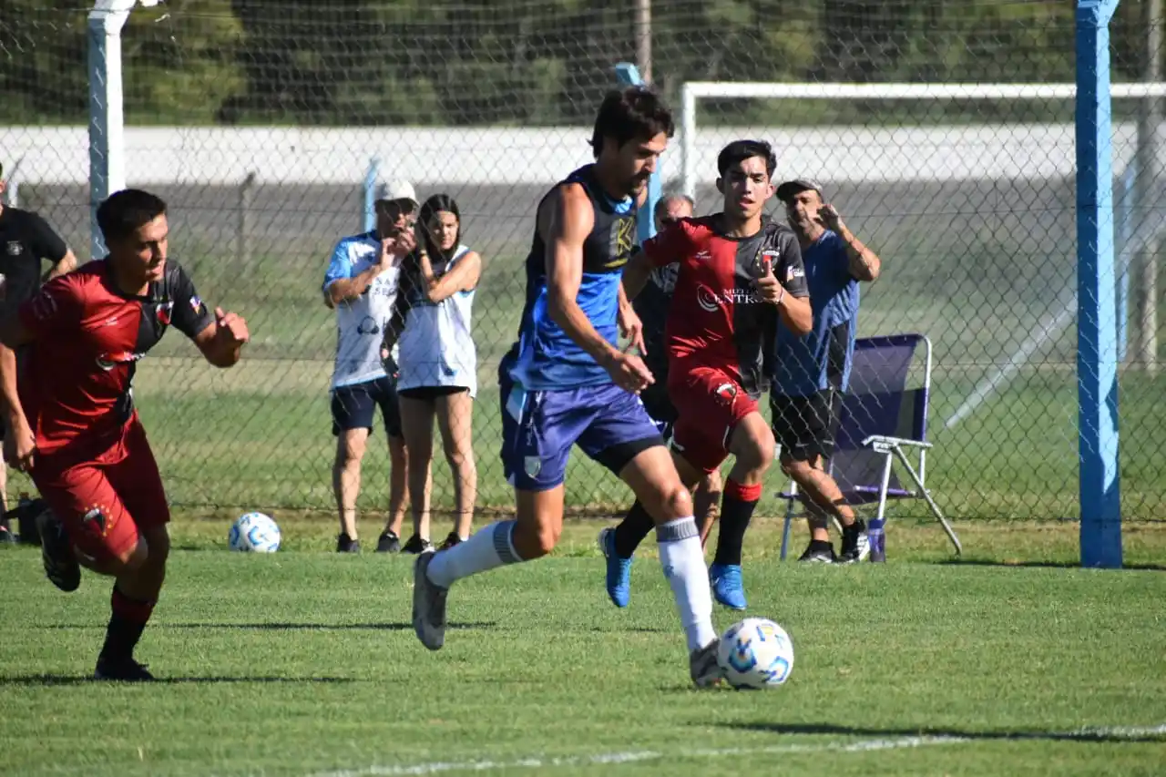 Albertengo y la pelota, autor de un gol en la jornada. Créditos: Prensa AR