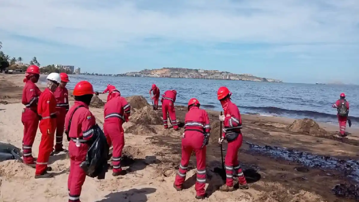 ¡A CUENTA GOTAS! Comienzan limpieza de playas en Lechería (+ FOTOS)