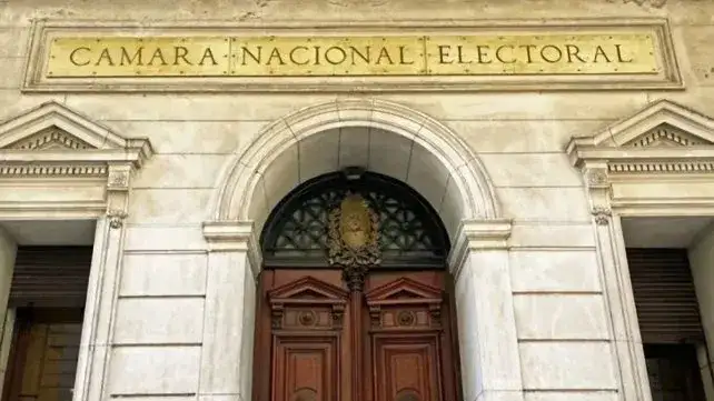Un fallo de la Cámara Electoral le dio la ciudadanía a un comerciante chino de Oro Verde y anuló un DNU de Milei