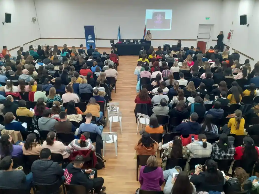 Villaguay se convierte en pionera de la IA en la educación con un exitoso congreso