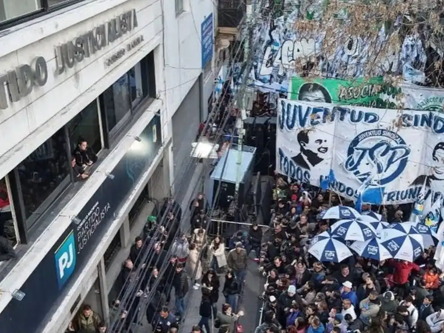 El PJ llamó a sus militantes a “pelear” por “dejar atrás la Argentina de la proscripción”.