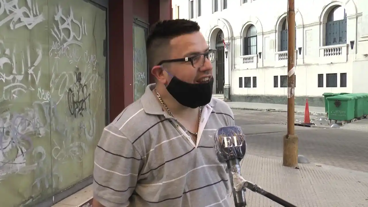 Un santafesino colecciona camisetas de Diego Maradona