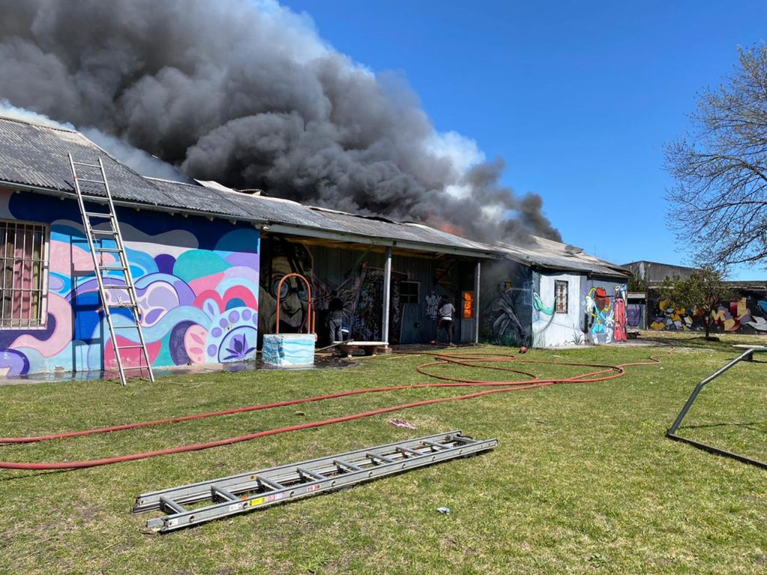 Un voraz incendio destruyó la sede de la Ludoteca municipal