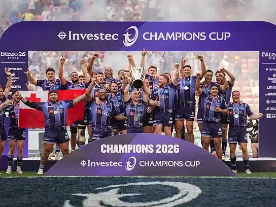 El festejo del plantel de Bordeaux en Bilbao.