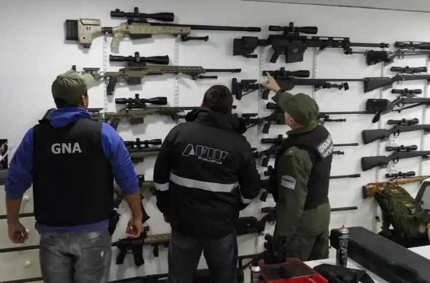 Cincuenta allanamientos y 17 detenidos: desbarataron una banda internacional dedicada al tráfico de armas