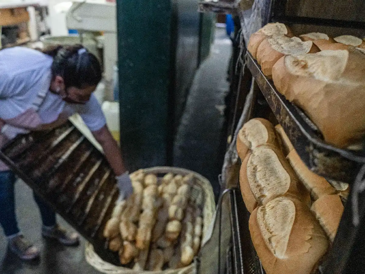 El consumo ya está afectado por la inflación: caen las ventas minoristas por segundo mes consecutivo