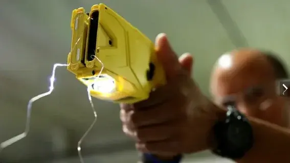 Las pistolas Taser podrían ser utilizadas muy pronto en la Policía bonaerense.