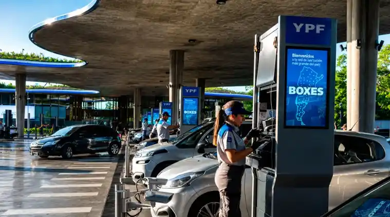 El consumo de nafta, en baja en Argentina.