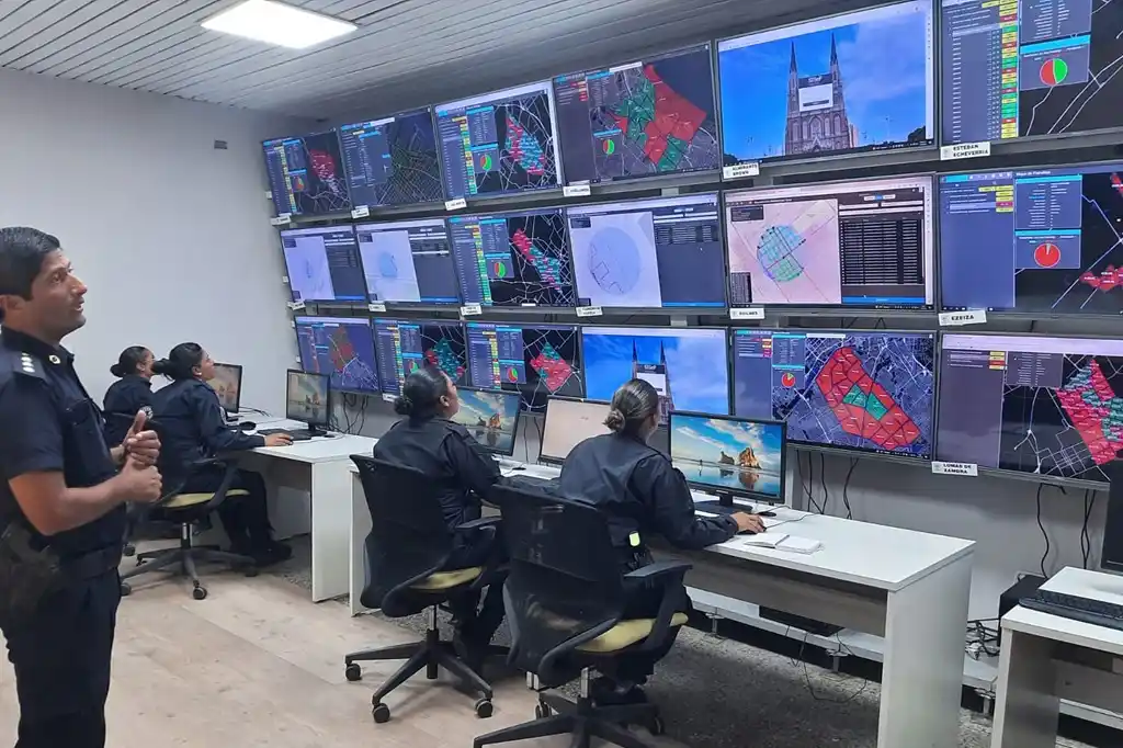 Sala de Comando Unificado en el Complejo Policial de Puente 12 de La Matanza. FOTO: Ministerio de Seguridad bonaerense.