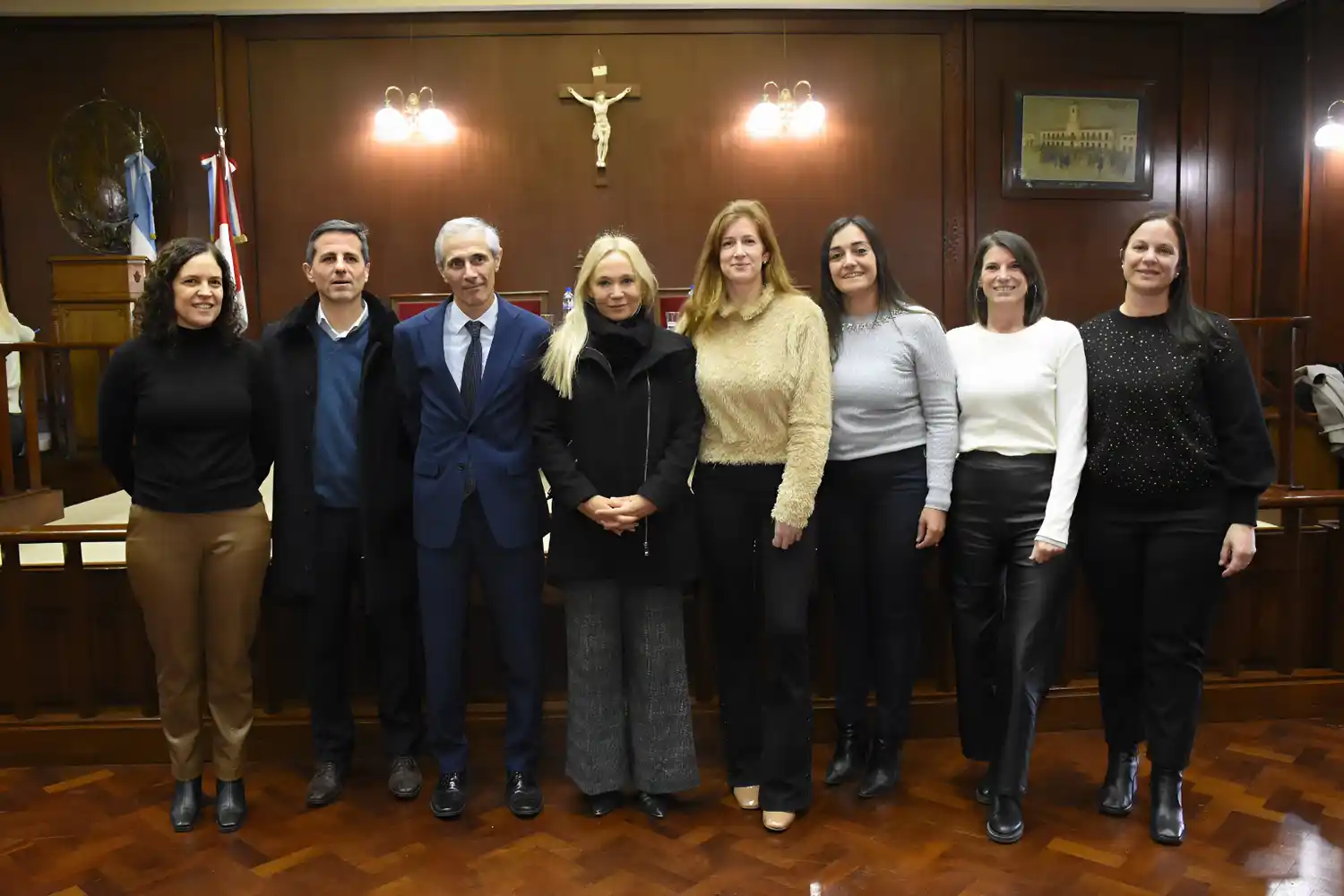 De izquierda a derecha: Carla Cerliani y Luis Schiappa Pietra, el fiscal Carlos Gabriel Álvarez, la Fiscal General María Cecilia Vranicich y las fiscales Brenda Carina Coassollo, Romina Ayelén Cocomazzi, Mariana Caratozzolo y Marianela Montemarani Menna.