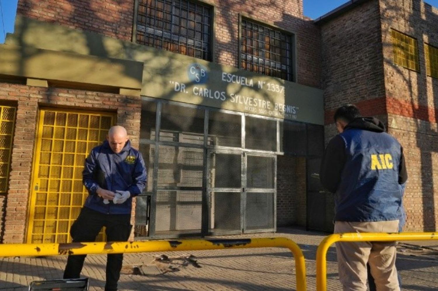 Nuevo ataque a una escuela de Rosario: ocho disparos contra el establecimiento y una amenaza