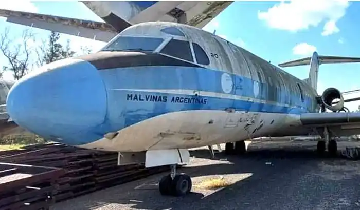 El Museo Malvinas de Córdoba recibe el avión Fokker  que aterrizó en las islas, el 2 de Abril