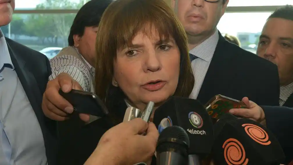 Patricia Bullrich recorre Almirante Brown, Esteban Echeverría y Ezeiza
