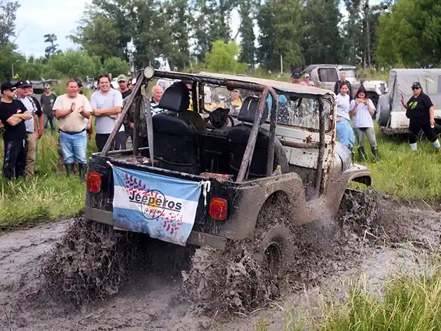 A puro barro y camaradería: Gualeguay vive el 8º Encuentro Nacional de Jeeperos