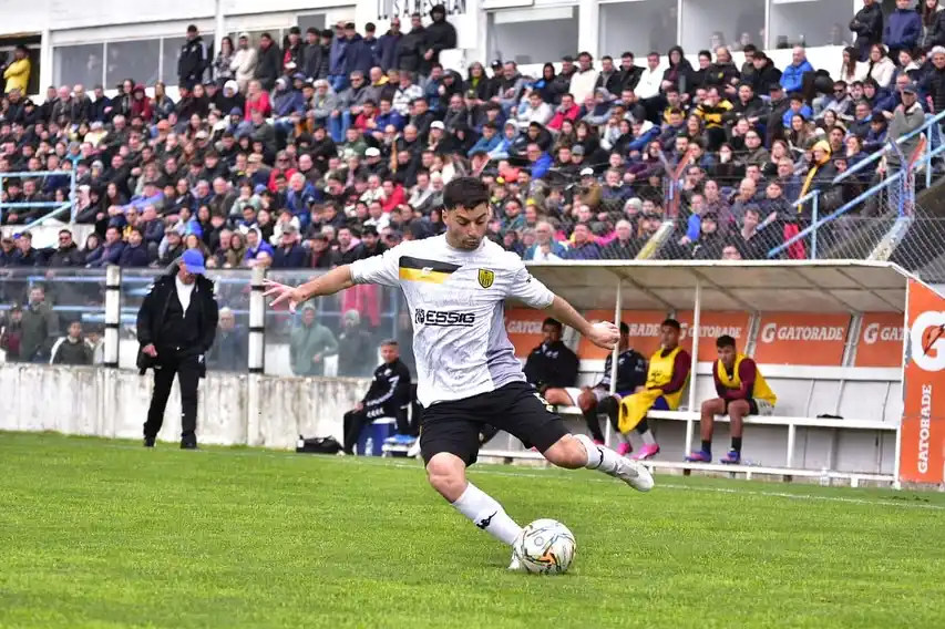 Facundo Pérez llegó desde el banco en el partido de ida.