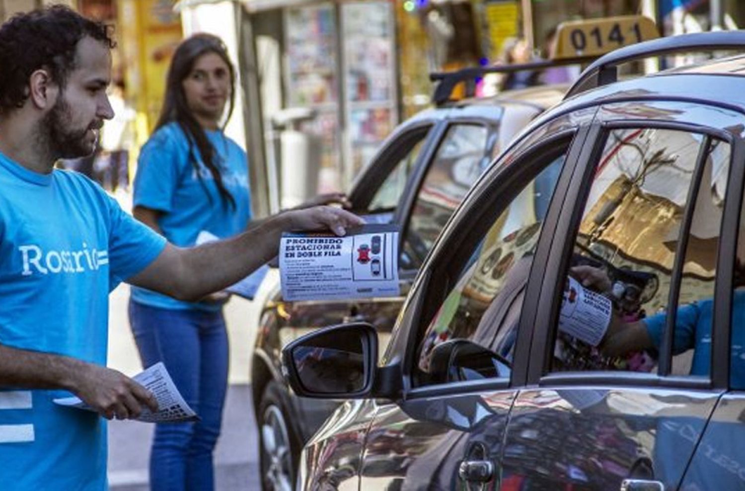 Cruzada contra la doble fila: Turrín avisó que habrá multas severas y alertan a los infractores