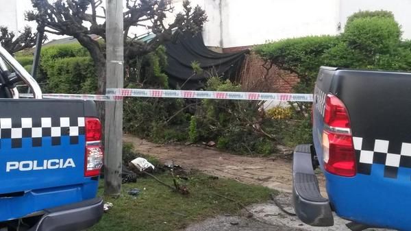 Escapaban de la Policía y chocaron un remis en Carapachay: Un muerto