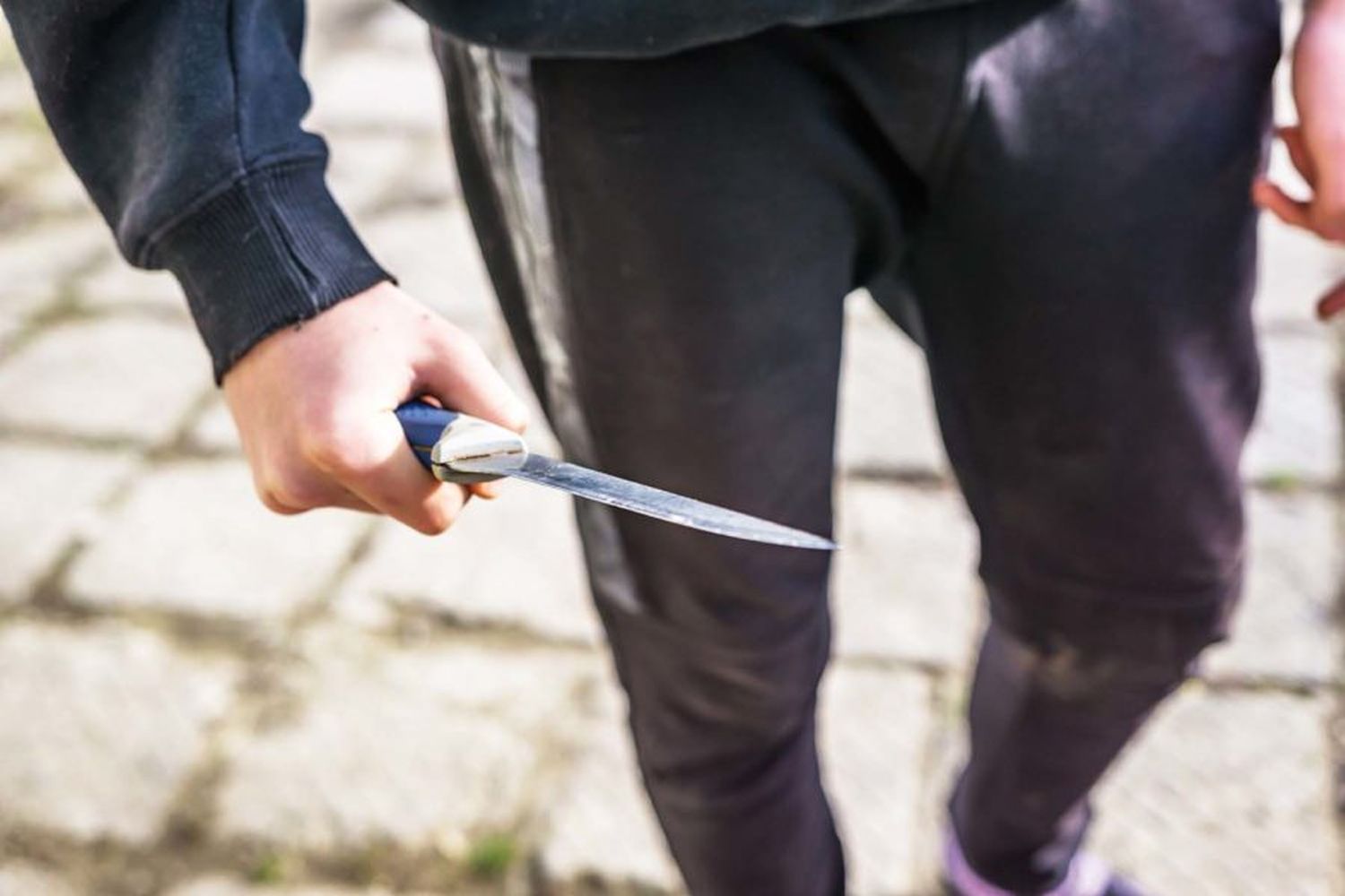 Dos apuñalados en pelea con cuchillos en Firmat