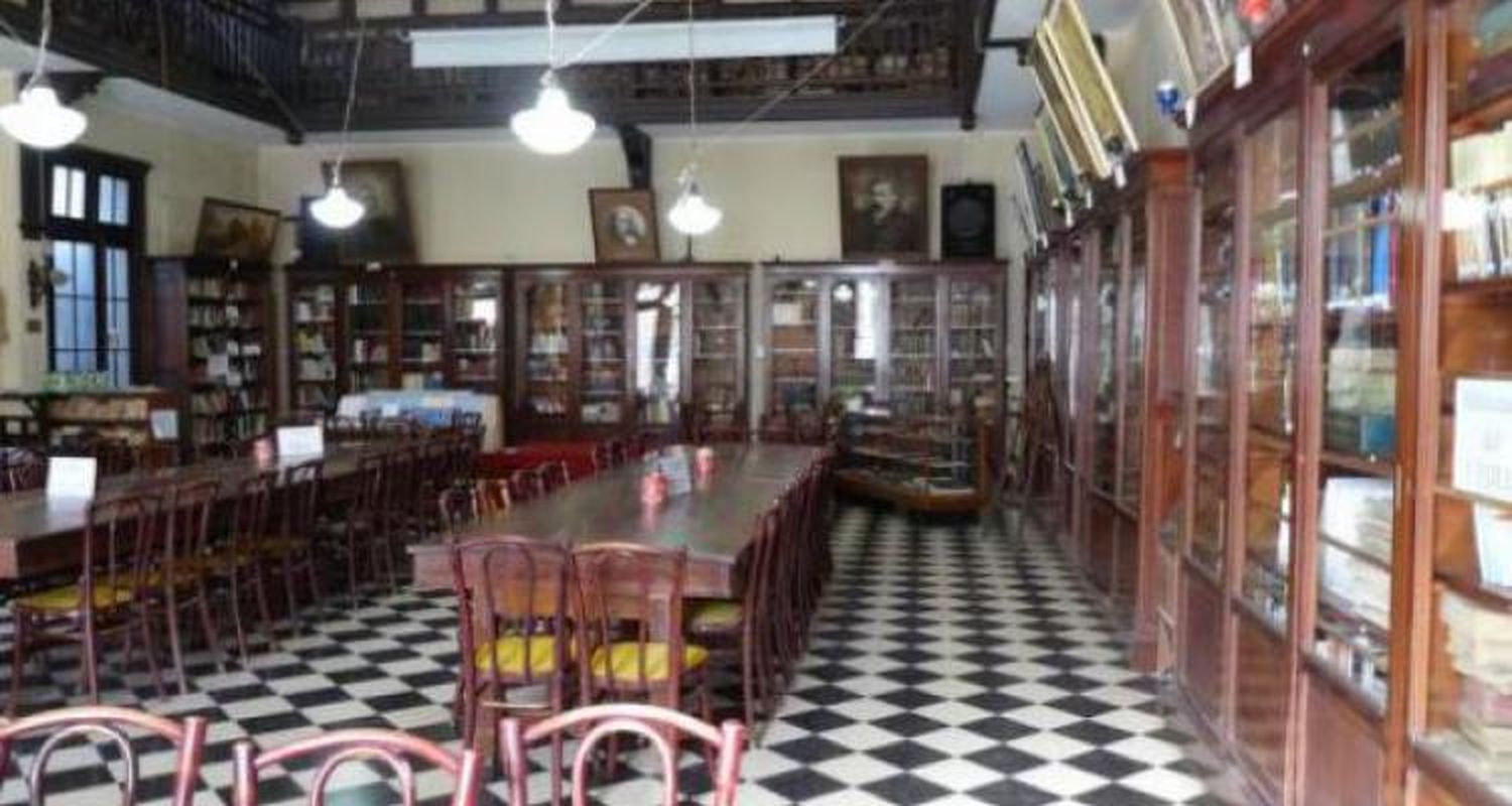 Proponen que un empleado municipal cumpla con tareas de “atención al público” en la Biblioteca