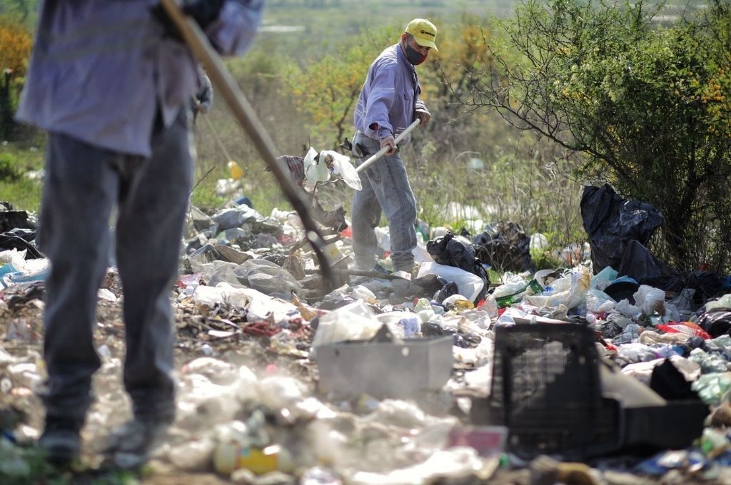 La Municipalidad y los vecinos de Alto Verde y La Boca sanean las defensas