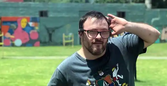 Santi, el joven que contagia alegría en Instagram