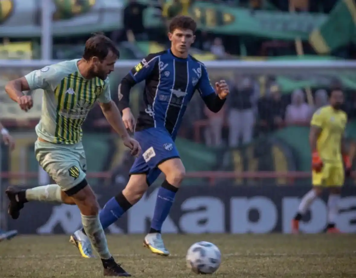 El futbolista Sills con la conducción del balón