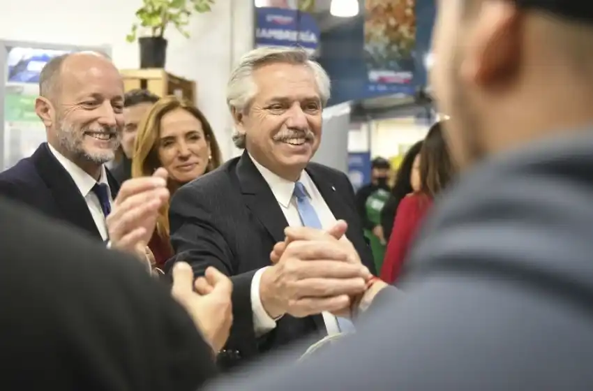 Fernández convocará a empresas y sindicatos para "alinear precios y salarios por 60 días"