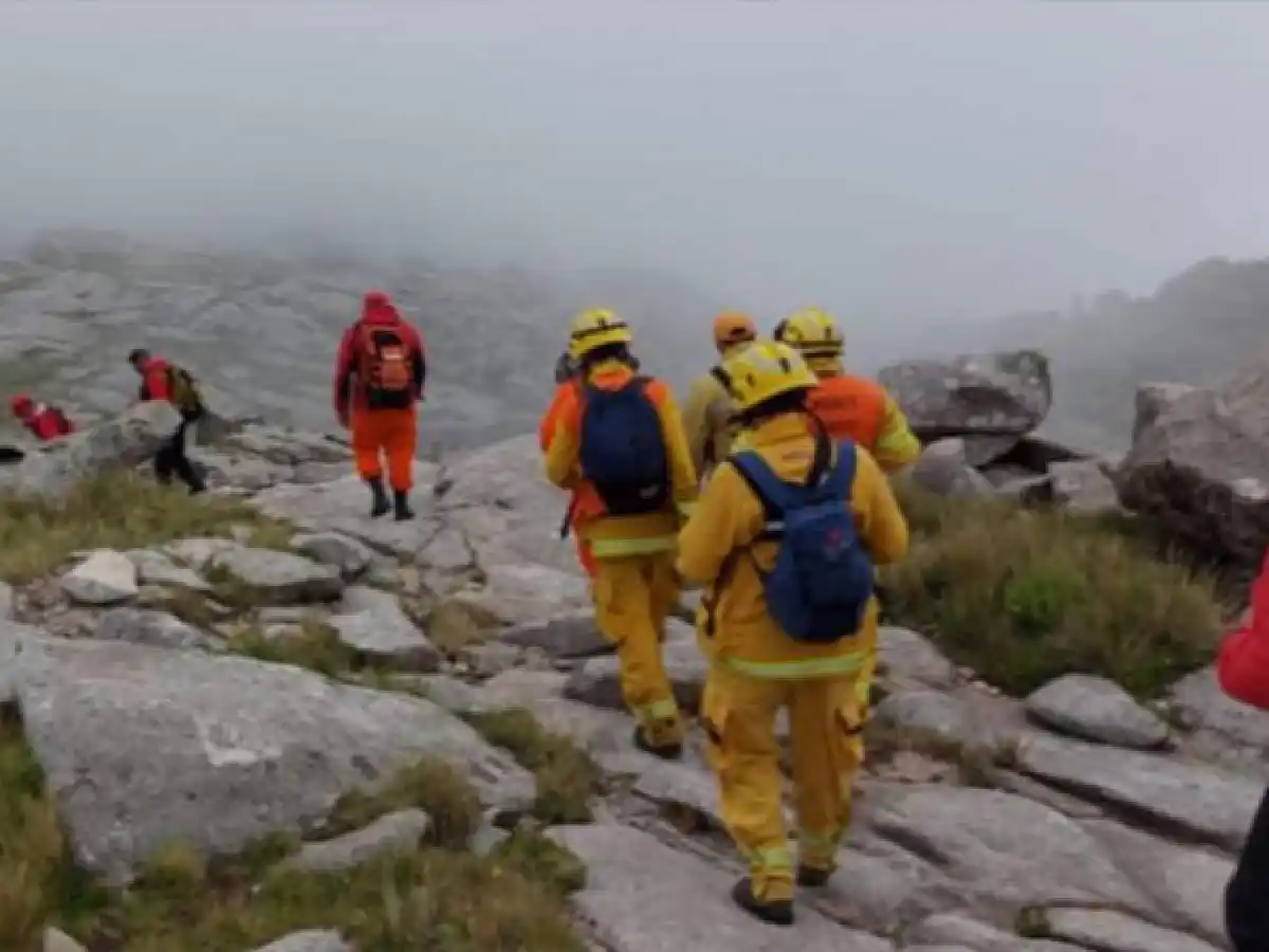Envían médicos y rescatistas para el contingente varado en el Champaquí