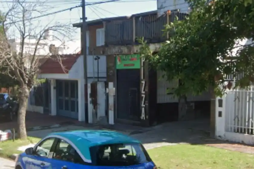 Balearon una pizzería de zona norte desde una camioneta