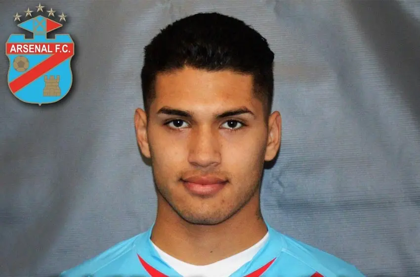 Balearon a un futbolista de Arsenal