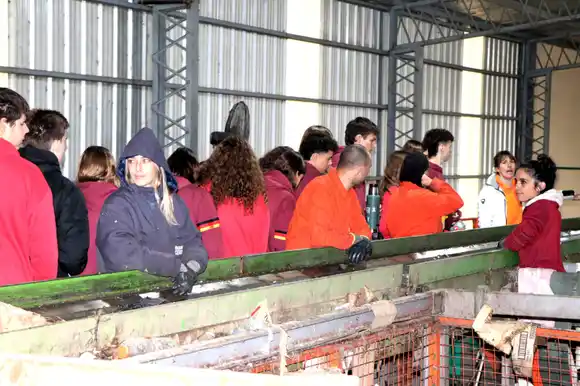 Alumnos del Colegio Humboldt visitaron la planta de reciclaje de San Cayetano