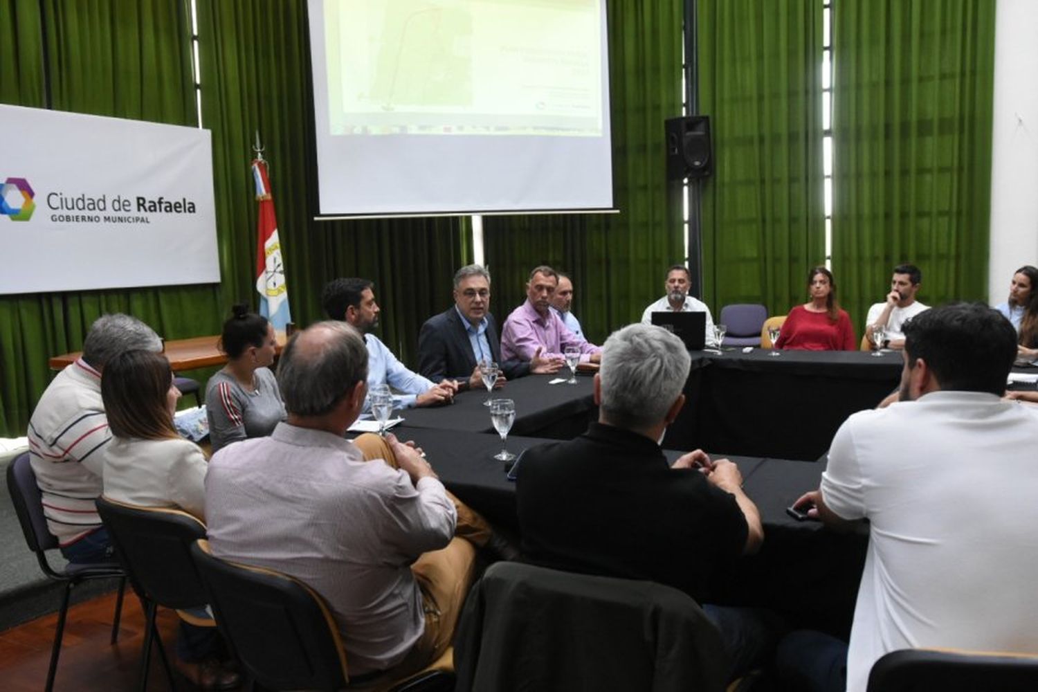 En el Salón Verde de la Municipalidad de Rafaela, se realizó una nueva reunión para continuar proyectando el desarrollo integral del sector noroeste.